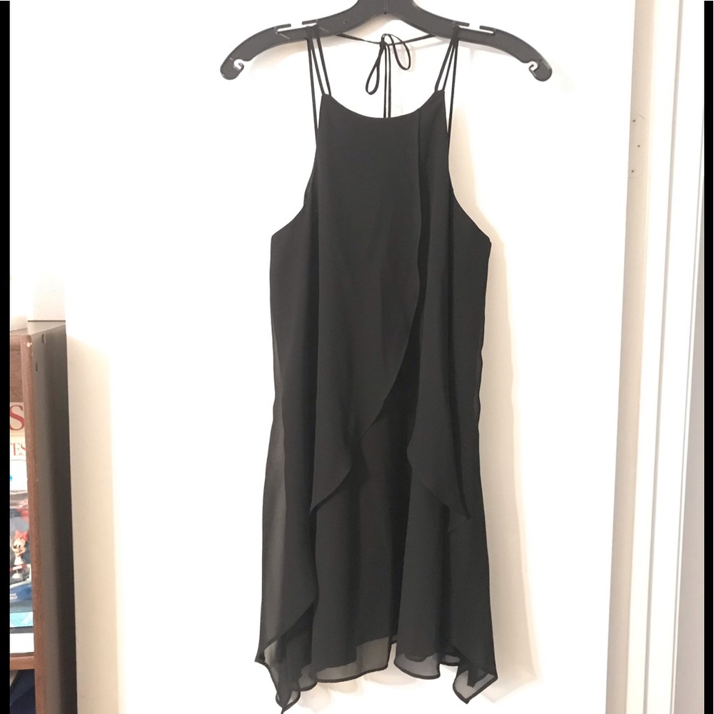 Black trapeze dress with tie